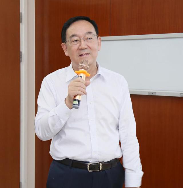 上海市政协学习组调研基层医院 改变社会办医“办好难”观念