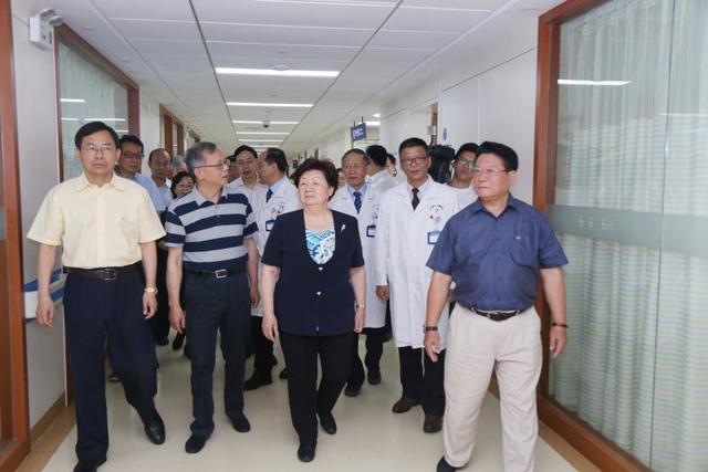 上海市政协学习组调研基层医院 改变社会办医“办好难”观念