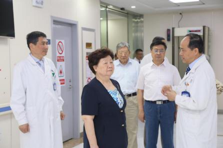 上海市政协学习组调研基层医院 改变社会办医“办好难”观念